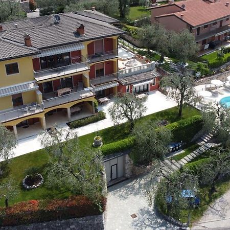 Villa Due Leoni - Residence Бренцоне-суль-Гарда Екстер'єр фото