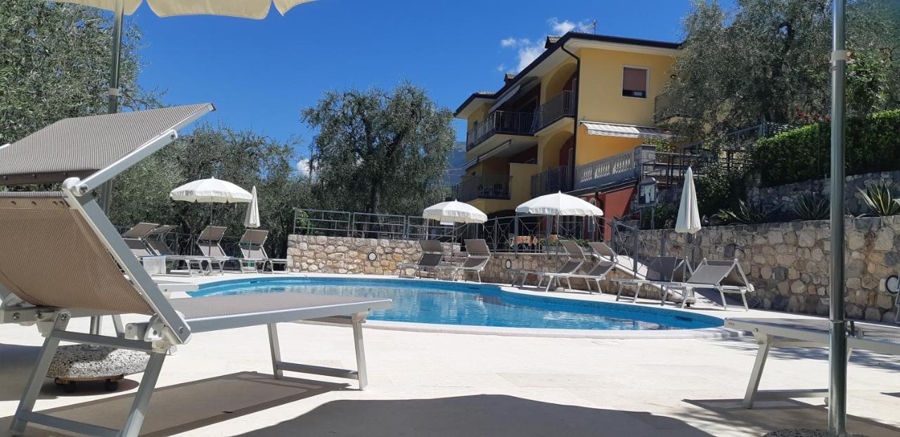 Villa Due Leoni - Residence Бренцоне-суль-Гарда Екстер'єр фото