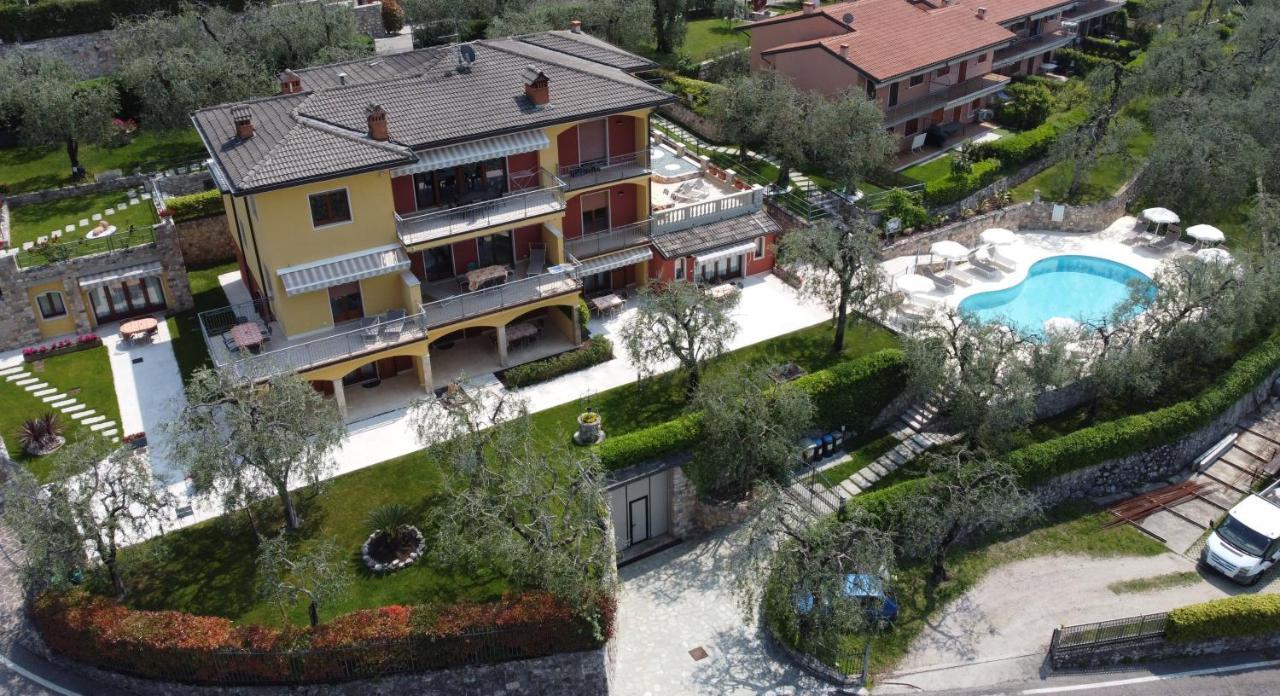 Villa Due Leoni - Residence Бренцоне-суль-Гарда Екстер'єр фото
