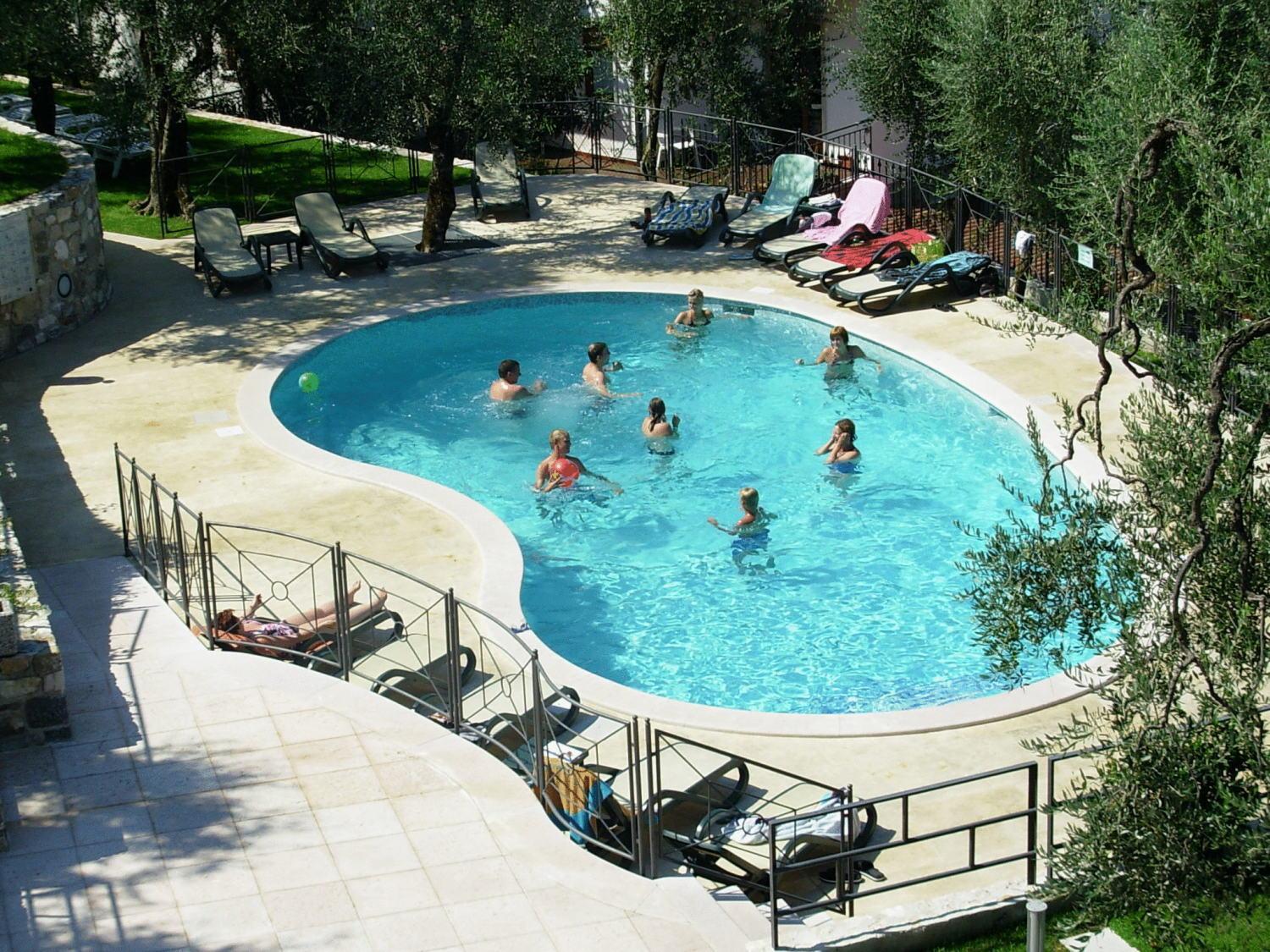 Villa Due Leoni - Residence Бренцоне-суль-Гарда Екстер'єр фото