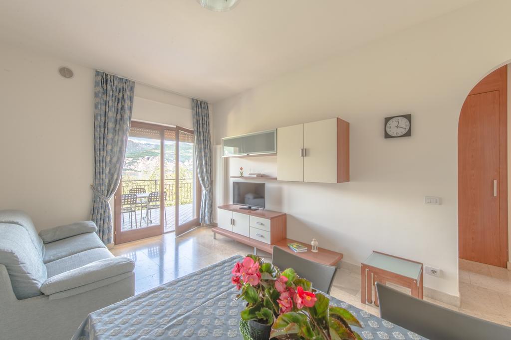 Villa Due Leoni - Residence Бренцоне-суль-Гарда Екстер'єр фото